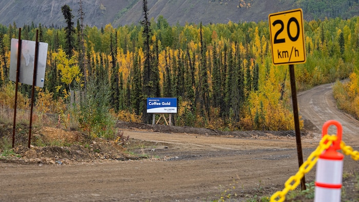 L'entrée du camp de la mine Coffee Gold.
