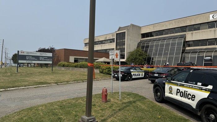 Colis suspect : 200 employés fédéraux évacués à Matane | Radio-Canada