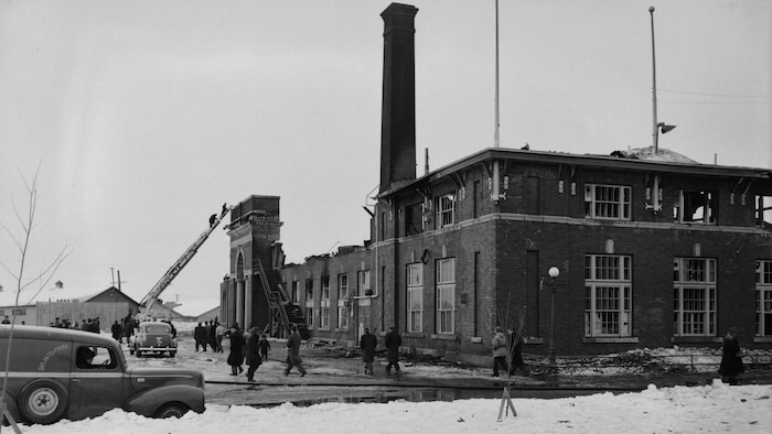 L'infrastructure du Colisée ravagé par un incendie.