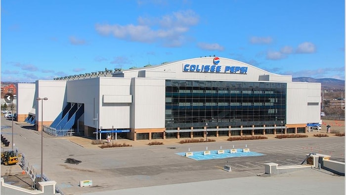 Le Colisée vu de l'extérieur, au tournant des années 2000.