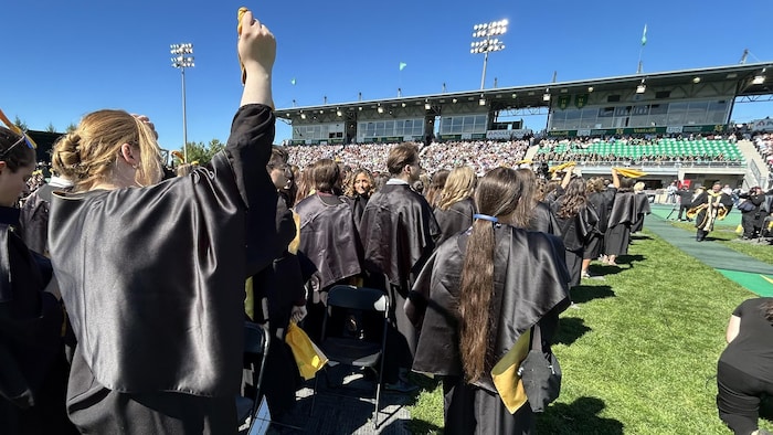 Des gradués lors de la collation des grades. 