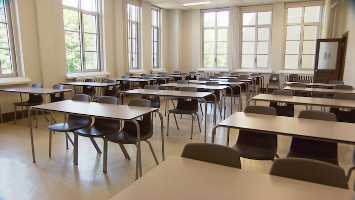 L’intérieur d’une classe du Collège Mérici en été.