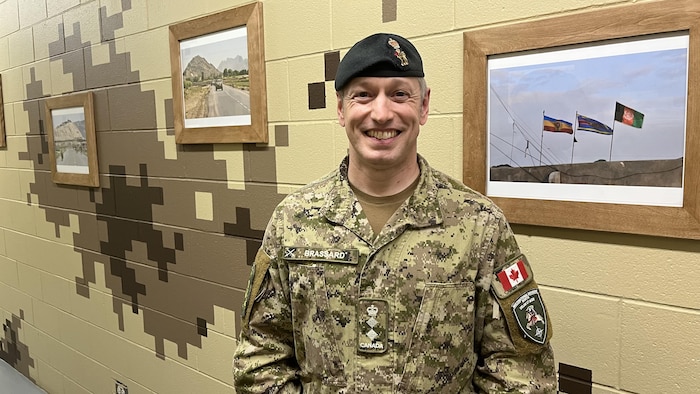 Un homme en uniforme des Forces armées canadiennes.
