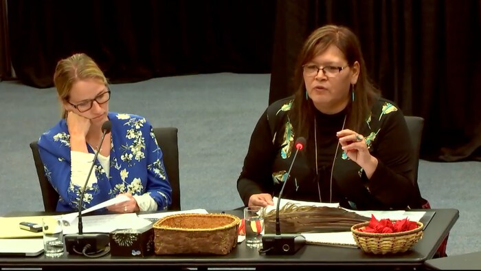 Rainbow Miller, de l'association des Femmes autochtones du Québec (FAQ), et Viviane Michel, présidente de l'association des Femmes autochtones du Québec