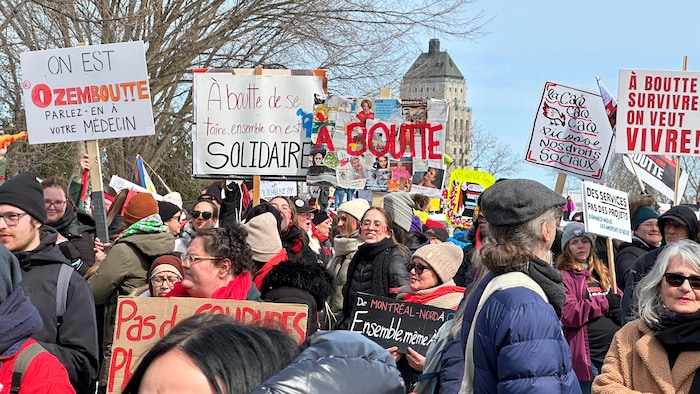 Manifestantes et manifestants du milieu communautaire se sont fait entendre à Québec le 2 avril.