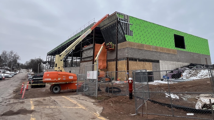Le site du complexe multisport en construction.