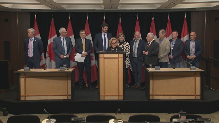 Plusieurs élus étaient tout sourire à Ottawa lundi soir. 