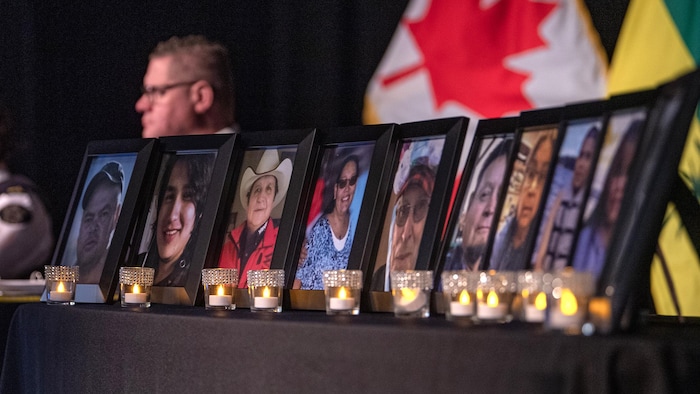 La Gendarmerie royale du Canada (GRC) tient une conférence de presse le 27 avril 2023 pour faire le point sur les attaques au couteau survenues dans la Première Nation crie de James Smith et dans le village de Weldon, en Saskatchewan, le 4 septembre 2022.