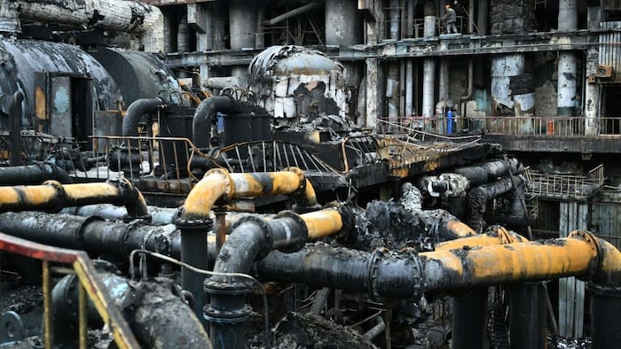 Des appareils brûlés dans une centrale électrique en Ukraine.