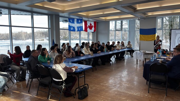Une trentaine de personnes, rassemblée au pavillon Armand-Nadeau.