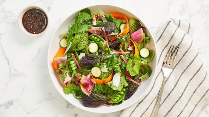 A bowl of salad.