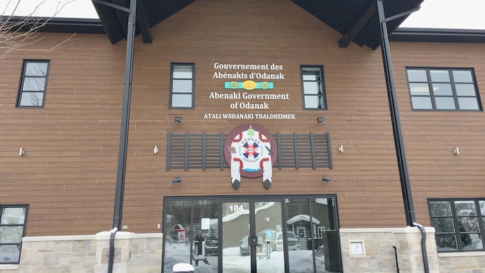 Façade extérieure de la bâtisse du conseil de bande des Abénakis d'Odanak