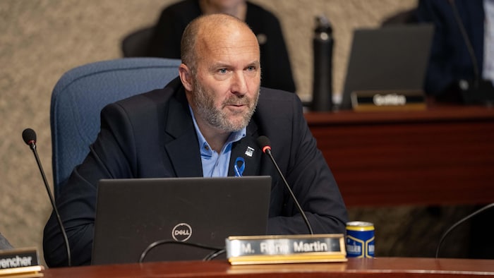 René Martin autour de la table du conseil.