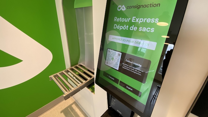Une machine de retour express de Consignaction.