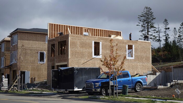 Une maison en construction dans une banlieue d'Halifax.                               