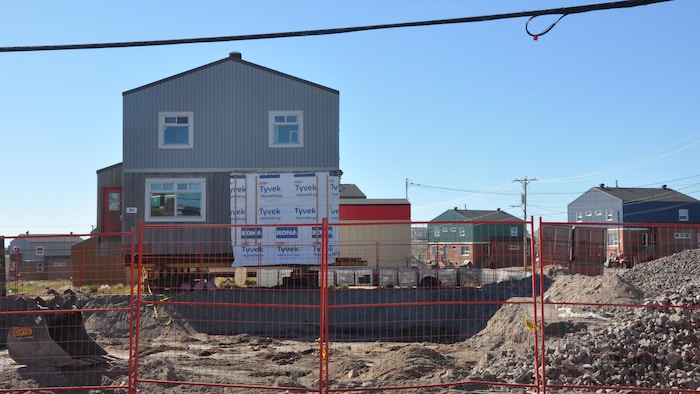 Un site de construction à Puvirnituq, au Nunavik