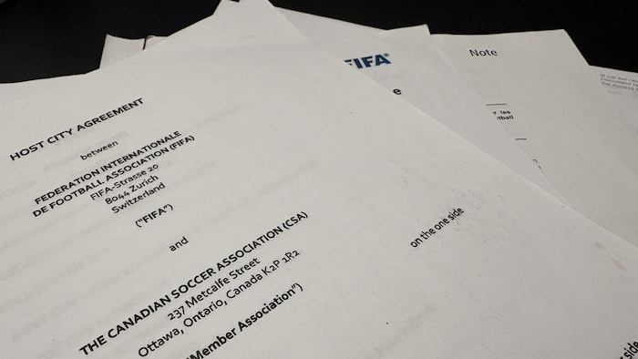 Des documents sur une table