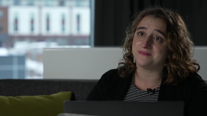 Cora Constantinescu en entrevue.