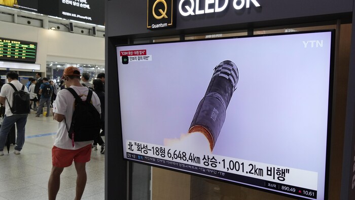 Le dirigeant nord-coréen Kim Jong-un a promis de renforcer les capacités de combat nucléaire de son pays.