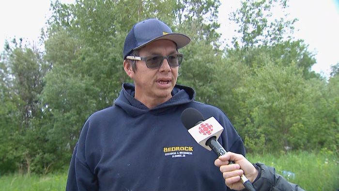 Corey Ratt, un résident de Sucker River.