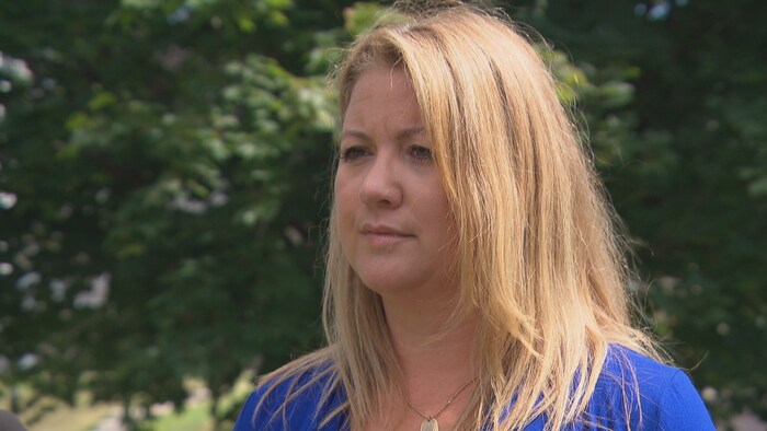 Pascale Boulay lors d'une entrevue à l'extérieur.