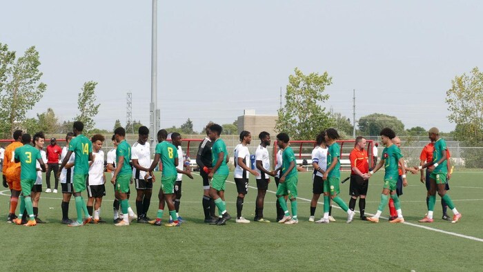 Le soccer, un lien social pour les communautés africaines de Winnipeg | Radio-Canada