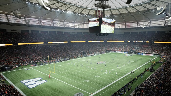 Une vue aérienne à l'intérieur du stade BC Place, lors de la 111e Coupe Grey entre les Argonauts de Toronto et les Blue Bombers de Winnipeg.