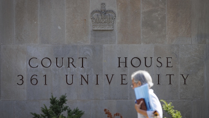 Extérieur de la Cour supérieure de justice de l’Ontario à Toronto.