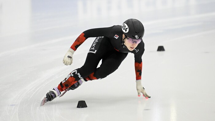 Courtney Charlong en action au 1000 mètres à Salt Lake City.