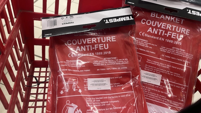 Des couvertures anti-feu.