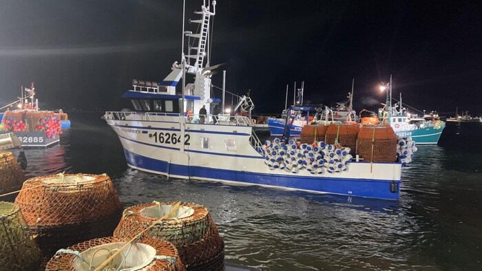 Un bateau en mer