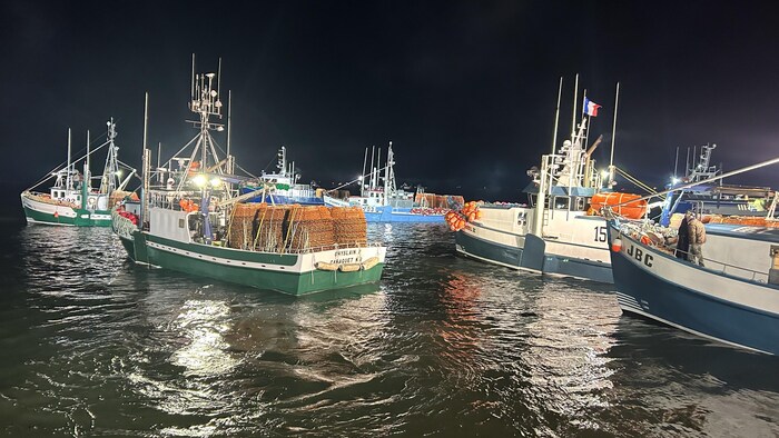 Des bateaux en mer.
