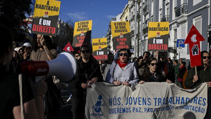 Une manifestation contre la crise du logement.