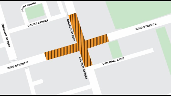 Un plan avec l'intersection des rues Church et King bloquées.
