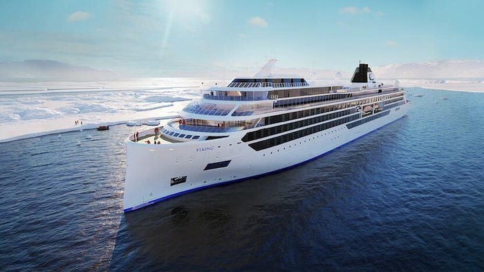 Le buteau de croisière près de la banquise.