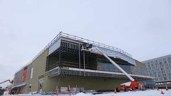 Un bâtiment en construction.
