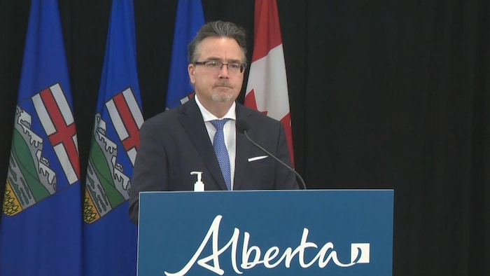 Dale Nally en conférence de presse.