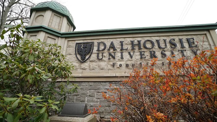 Logo de l'Université Dalhousie.