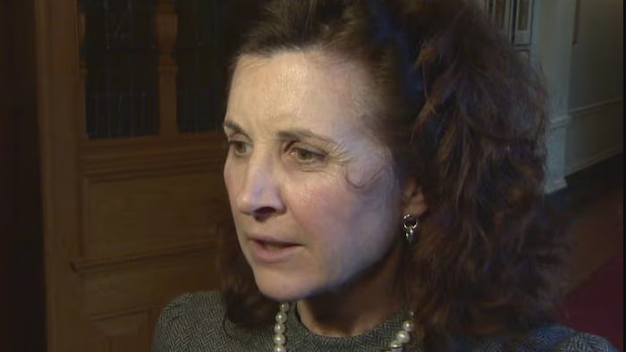 La députée Dallas Brodie.