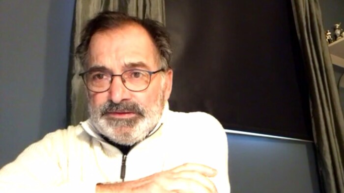 Dan Roveda est devant son ordinateur pour l'entrevue.