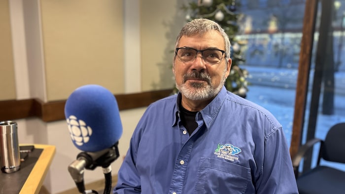 Daniel Audy dans le studio de Radio-Canada.