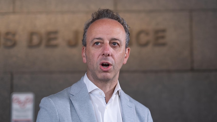 L'avocat de Daniel Jolivet, Nicholas St-Jacques, lors d'un point de presse.