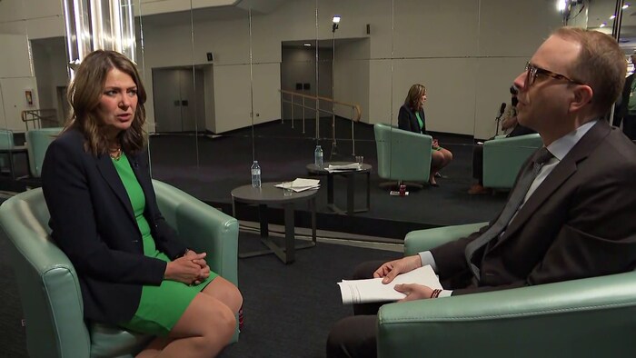 Danielle Smith en entrevue avec Louis Blouin.