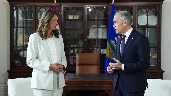 Danielle Smith et Mark Carney.