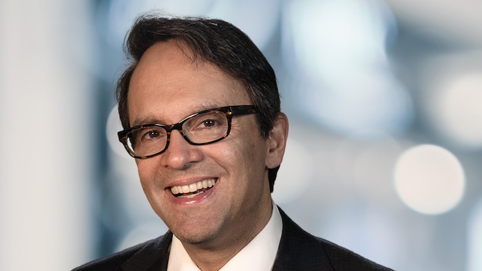 Portrait de Daniel Tisch, président-directeur général de la Chambre de commerce de l'Ontario. 