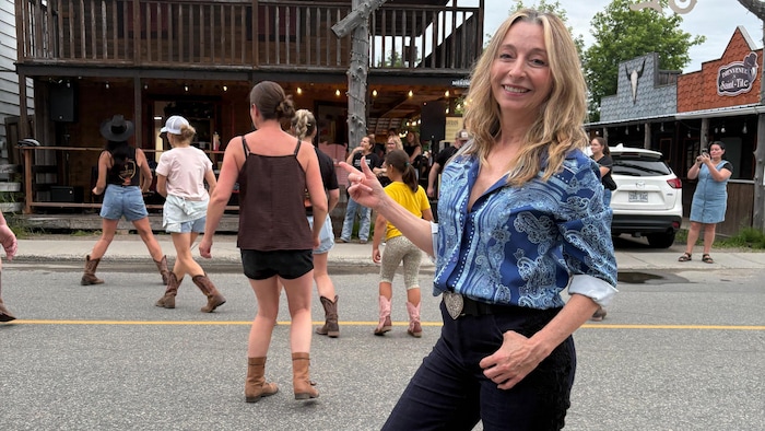 Portrait de Suzanne Hamel, sur la rue Notre-Dame, à Saint-Tite.