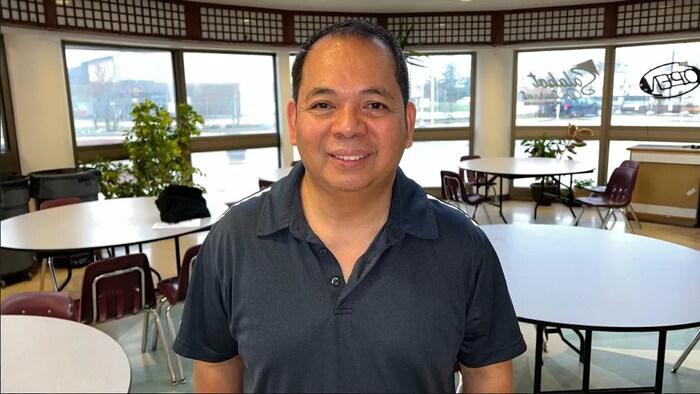 Close-up ng nakangiting Dante Aviso.