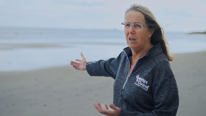 Portrait de Darlene Norman sur une plage.