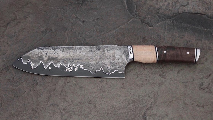 Un couteau.