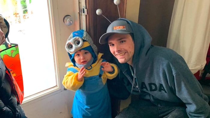 David Berthold et son fils, costumés.